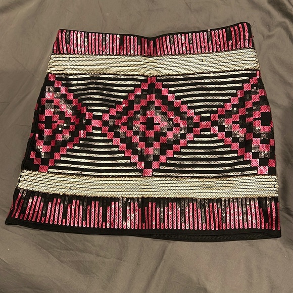 Skirt - Picture 1 of 2